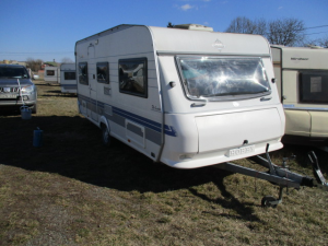 Hobby _lak�kocsi_k�ls�